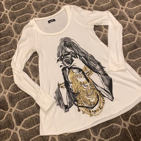 Lauren Moshi Tops - Lauren Moshi girl with camera shirt
